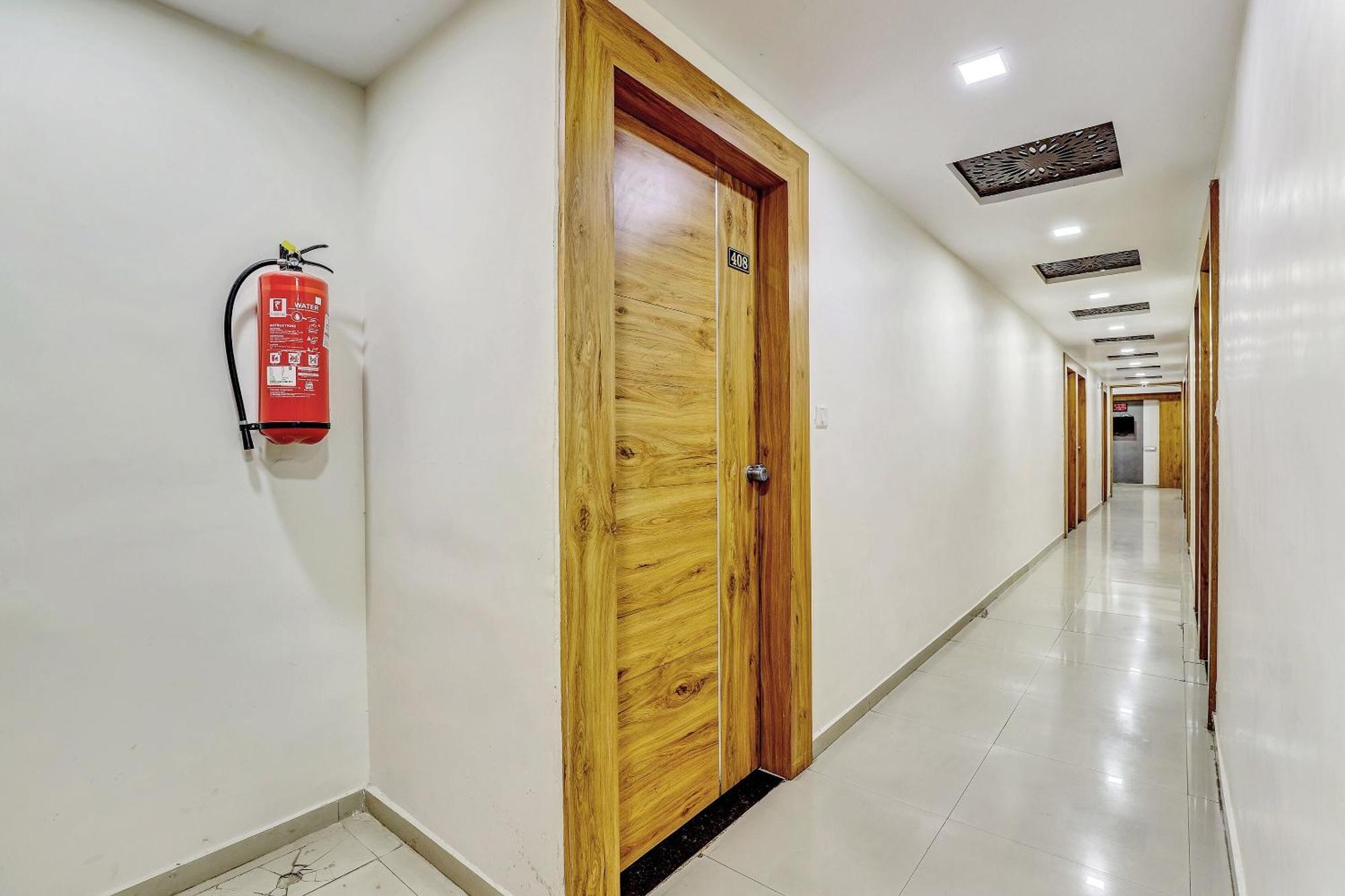 فندق Capital O Maple View Naroda المظهر الخارجي الصورة