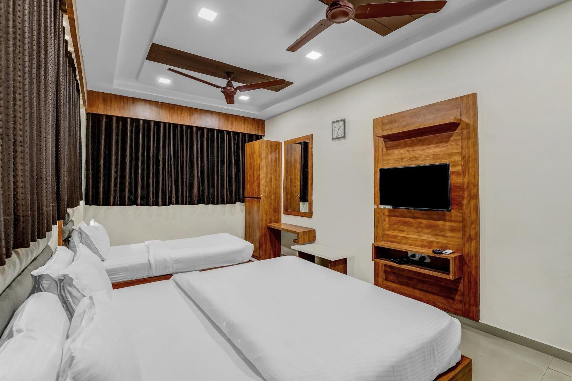فندق Capital O Maple View Naroda المظهر الخارجي الصورة