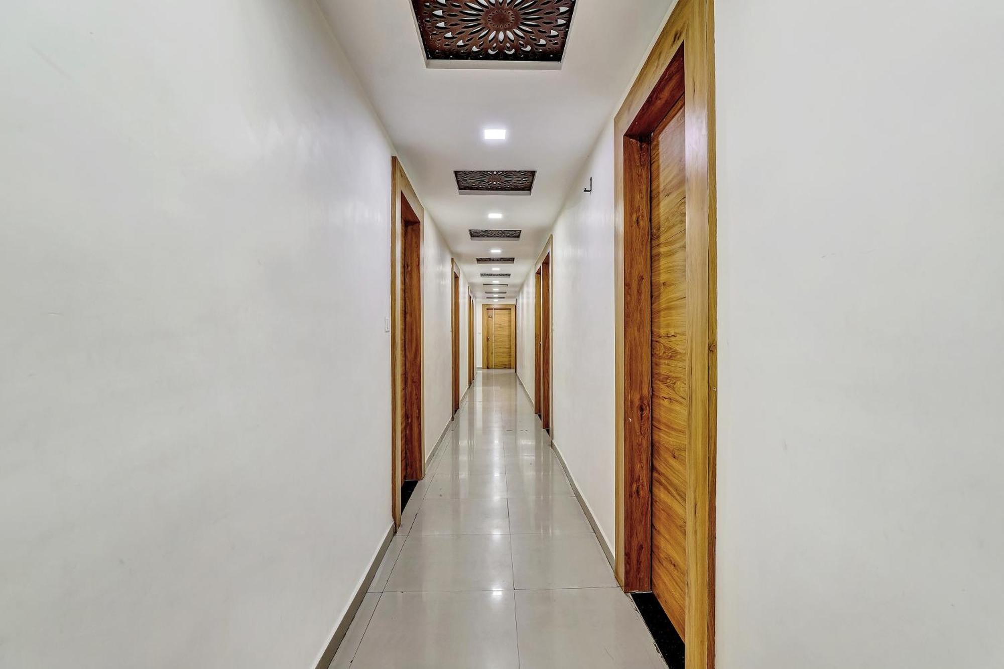 فندق Capital O Maple View Naroda المظهر الخارجي الصورة